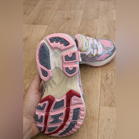 (Women’s) ASICS Gel-Nimbus 10.1
Vandy The Pink x atmos Banana Split Strawberry - Picture 7 of 7